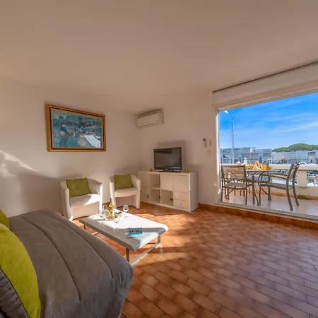 Les Regates By Interhome Appartement