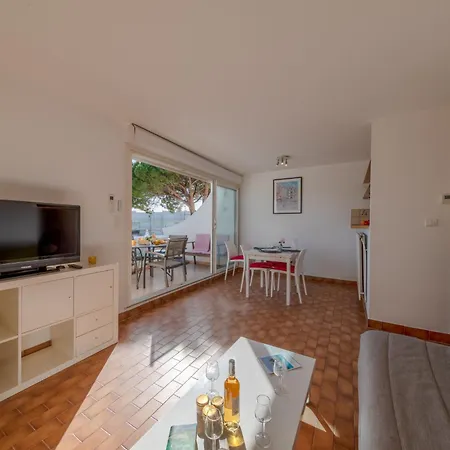 Apartment Les Regates By Interhome Le Grau-du-Roi